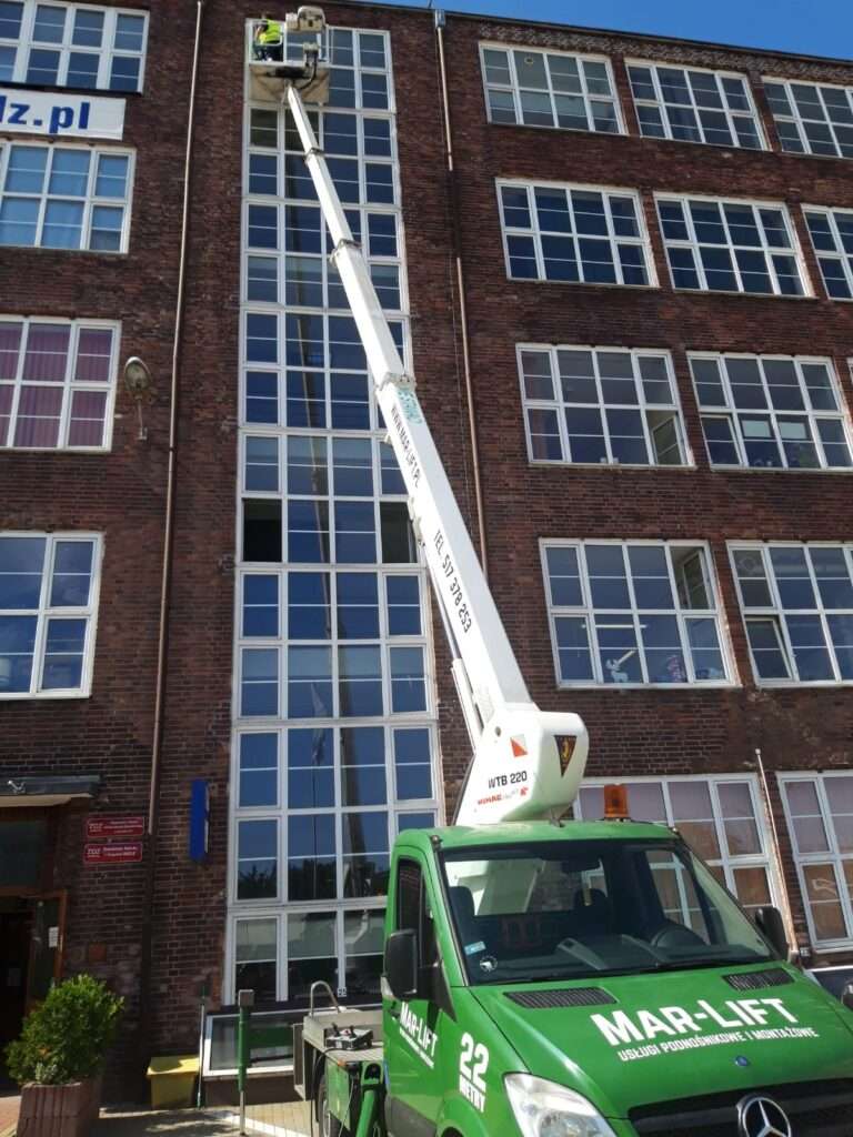 wysokościowe mycie okien
