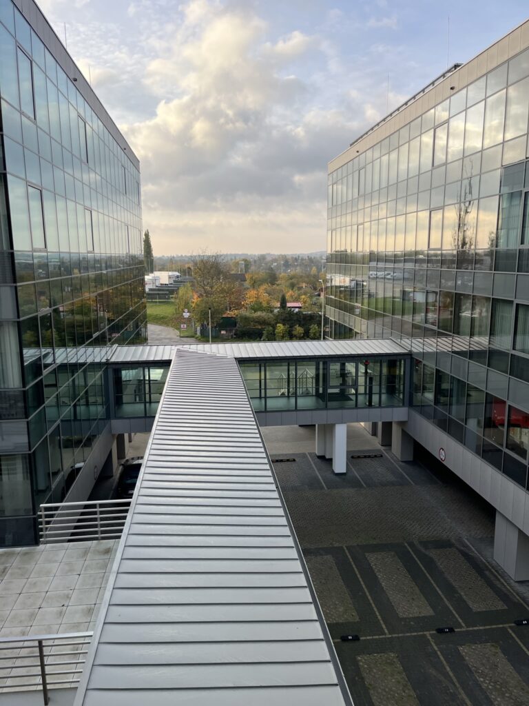 Mycie przeszkleń na terenie siedziby duńskiej firmy 3Shape w Szczecinie