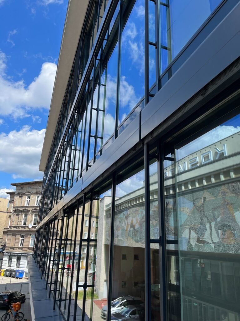 mycie okien ram parapetow