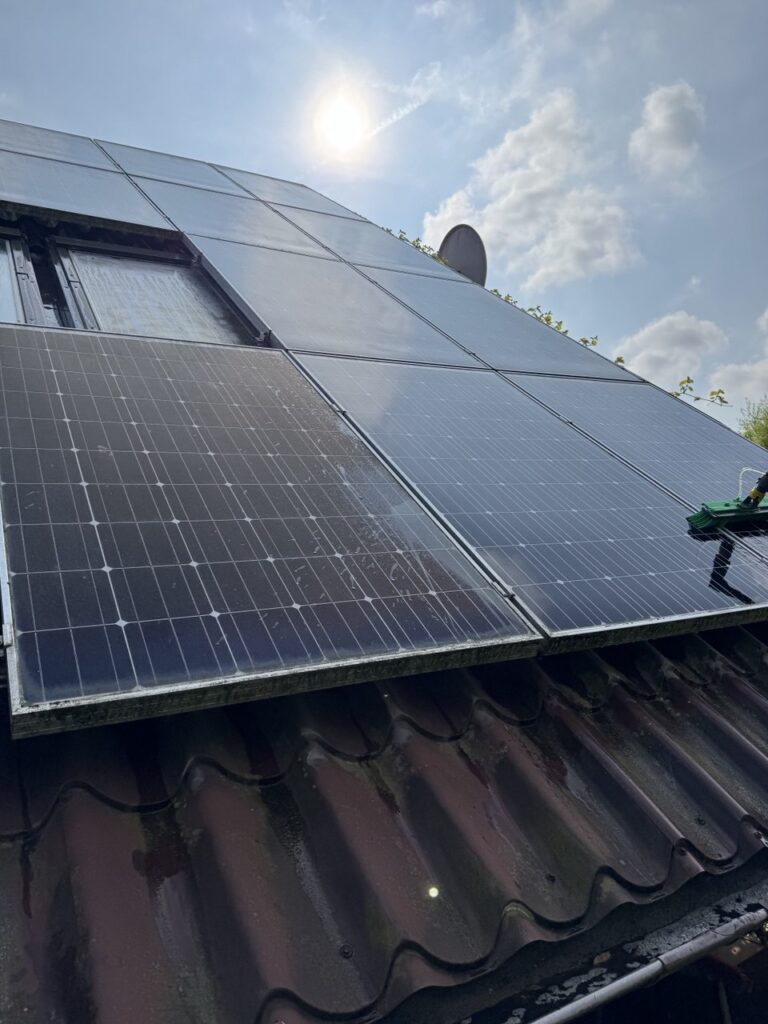 Czyszczenie paneli fotowoltaicznych